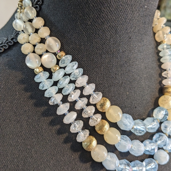 Triple stand vintage blue & white frosted gold tone necklace 18" - Picture 10 of 11